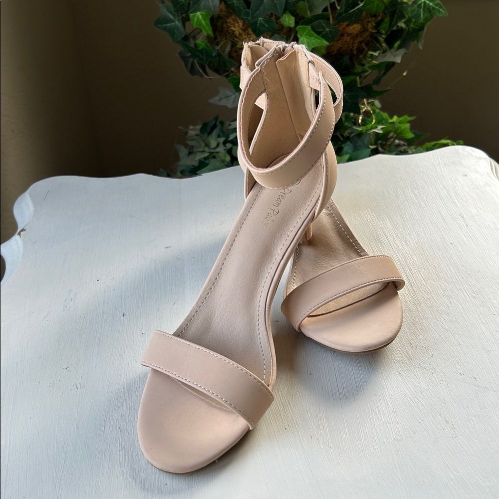 Dream Pairs Nude Ankle Strap Heels New No Box Women’s 9.5